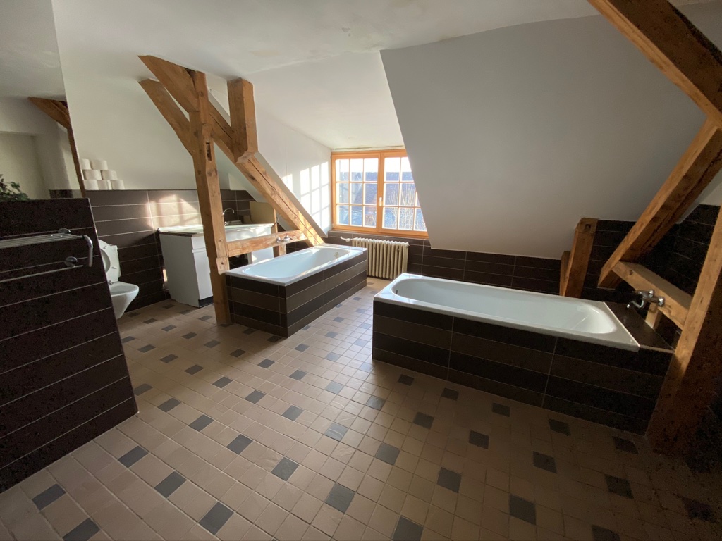 COMMUNITY Room | Castle | 7-15 Beds - Image 8